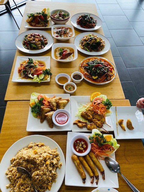 <span  class="uc_style_uc_tiles_grid_image_elementor_uc_items_attribute_title" style="color:#ffffff;">All food</span>