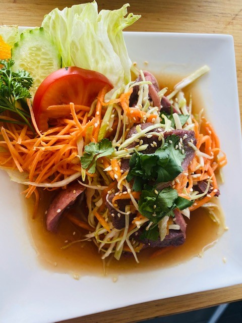 <span  class="uc_style_uc_tiles_grid_image_elementor_uc_items_attribute_title" style="color:#ffffff;">Duck Salad</span>
