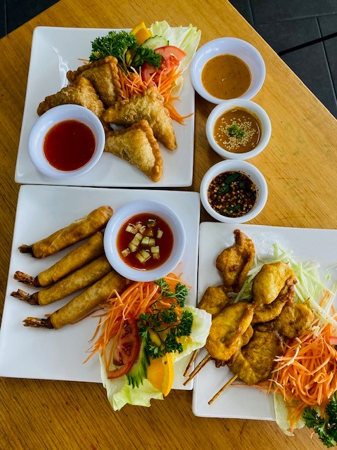 <span  class="uc_style_uc_tiles_grid_image_elementor_uc_items_attribute_title" style="color:#ffffff;">Entree</span>
