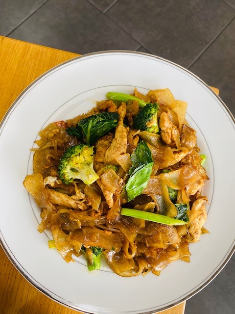 <span  class="uc_style_uc_tiles_grid_image_elementor_uc_items_attribute_title" style="color:#ffffff;">Pad See ew Chicken</span>