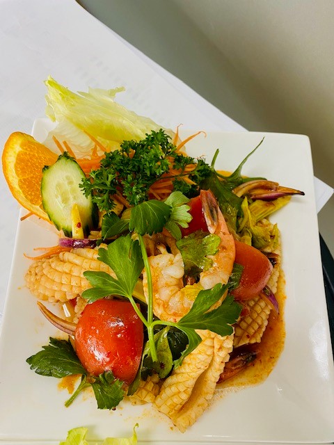 <span  class="uc_style_uc_tiles_grid_image_elementor_uc_items_attribute_title" style="color:#ffffff;">Seafood Salad</span>