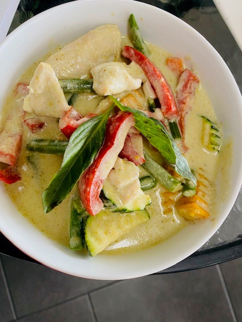 <span  class="uc_style_uc_tiles_grid_image_elementor_uc_items_attribute_title" style="color:#ffffff;">Thai Green Curry</span>